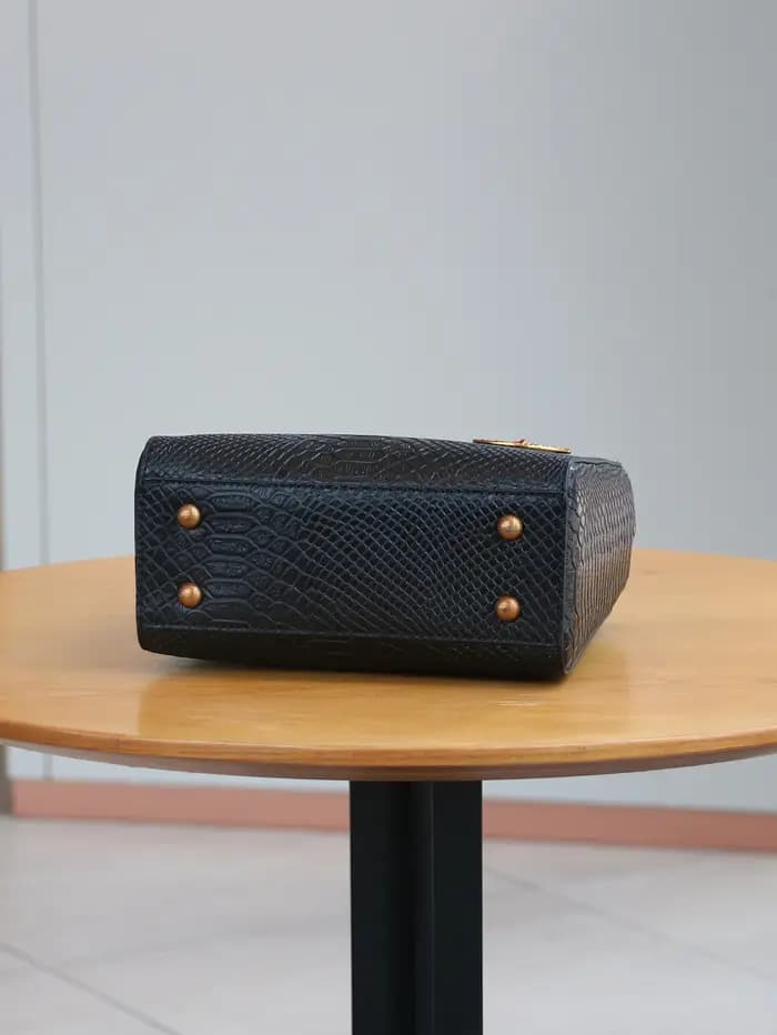 2025 nouvelle mode luxe serpent dame sac à main niche design texture avancée tempérament exotique petit sac banlieue Joker épaule moi