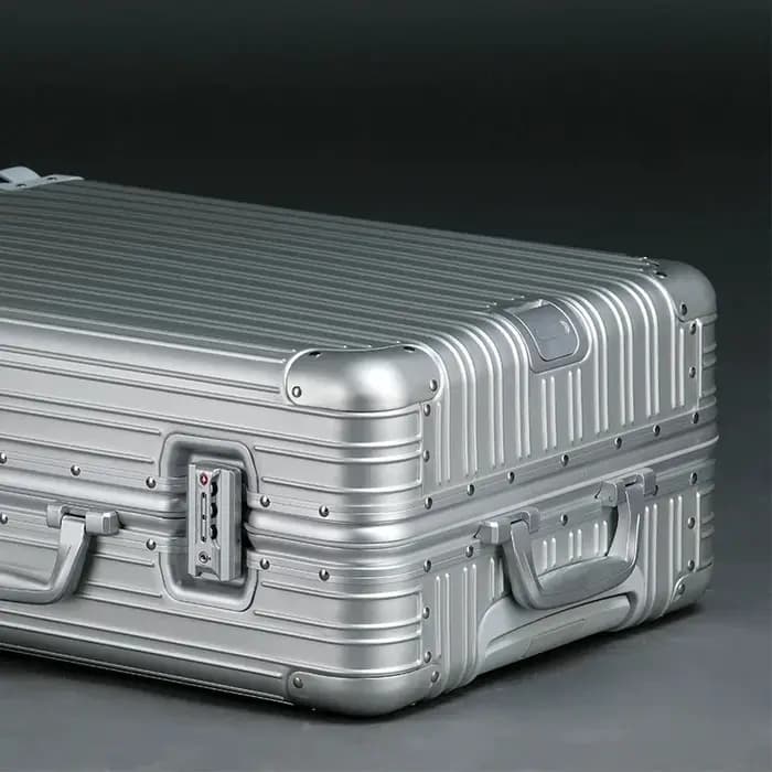 Valise en alliage d'aluminium et de magnésium 100%