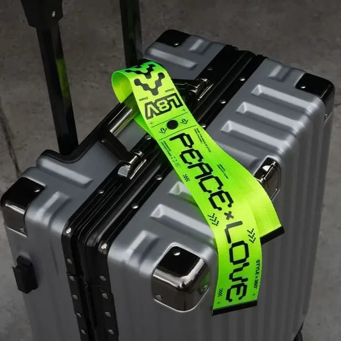 Étiquettes de bagage pour valises