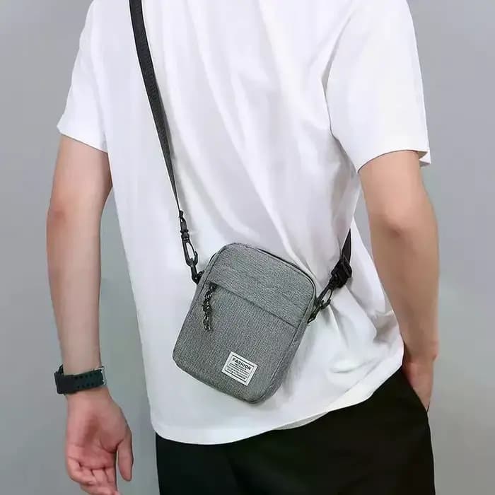Sac pour homme, disponible en version à bandoulière ou à porter en travers du corps
