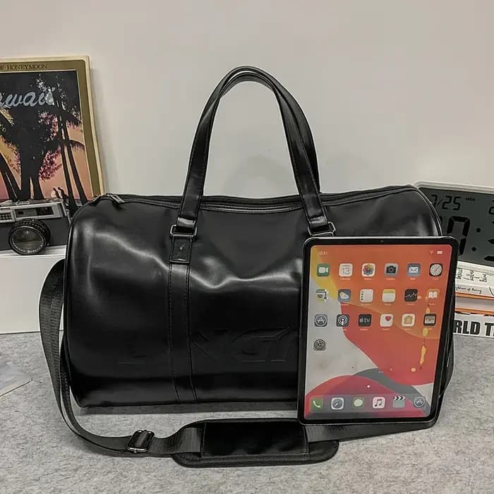 Sac polochon de voyage minimaliste en cuir PU noir pour hommes