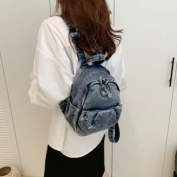 Mini sac à dos en denim décontracté – Sac à dos de tous les jours pour femmes, sac à dos tendance, compact et léger pour un style de rue sans effort