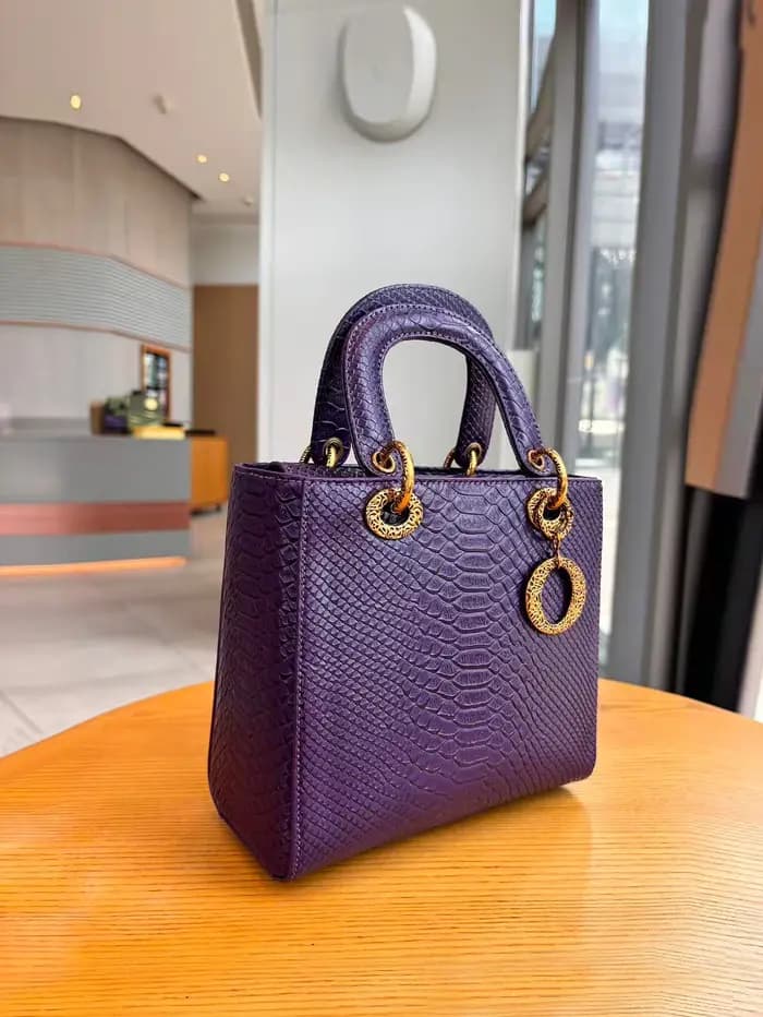 2025 nouvelle mode luxe serpent dame sac à main niche design texture avancée tempérament exotique petit sac banlieue Joker épaule moi
