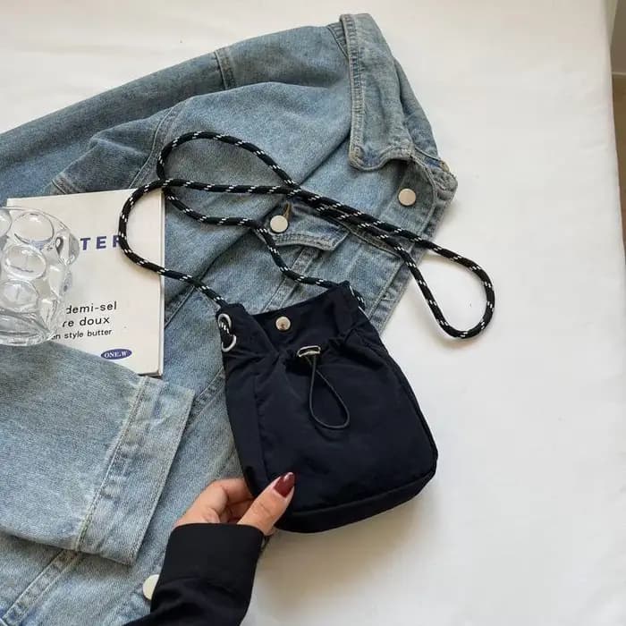 Sac à bandoulière carré en toile de nylon souple