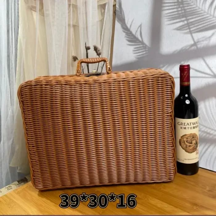 Valise rétro en rotin faite à la main