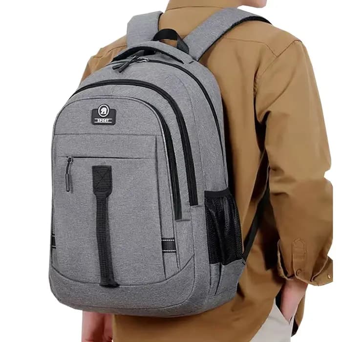 Le sac à dos pour hommes convient aux voyages d'affaires. Il a un design à main avec plusieurs poches et est un sac de livre.