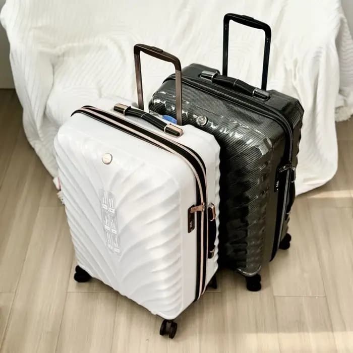 Valise ultra-légère en fibre de carbone - 1