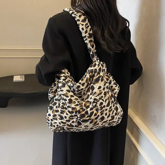 Sac à main en tissu imprimé léopard
