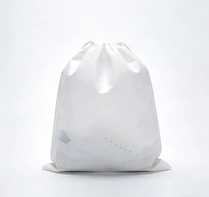 Sac à compartiments séparés en maille pour articles de toilette