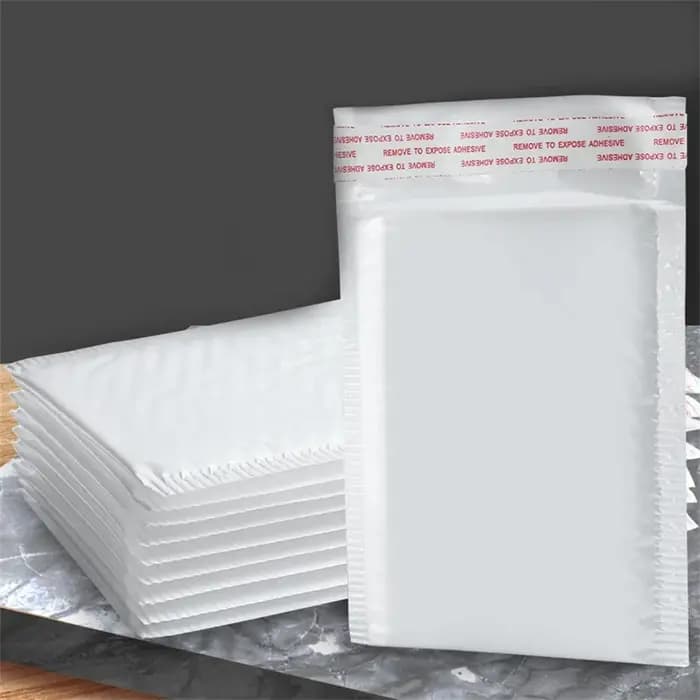 50pcs Film nacré sac à bulles étanche emballage sac Express mousse blanche auto-scellant sac d'expédition enveloppe épaissie