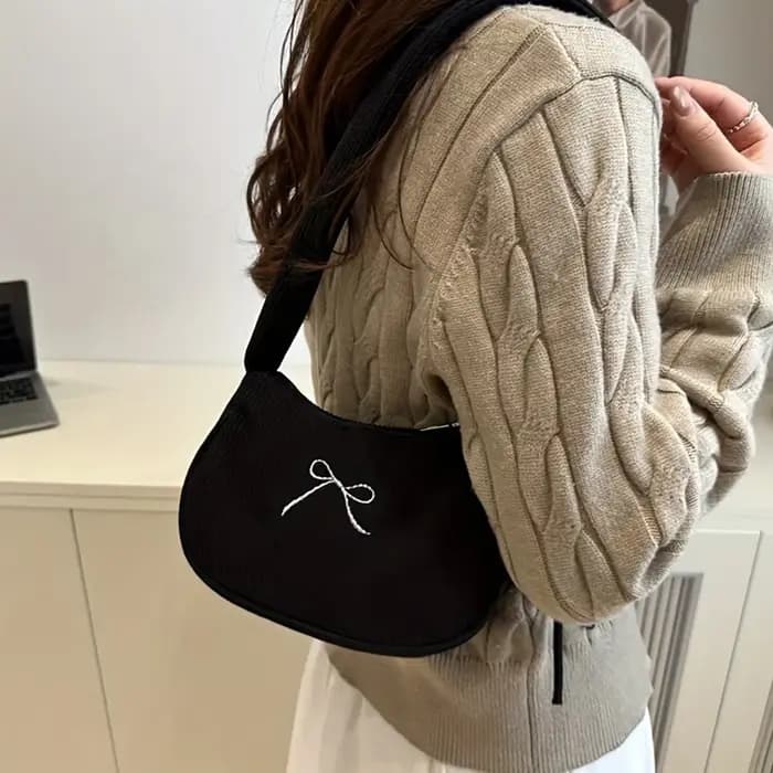 Sac à bandoulière élégant en velours côtelé pour femme. Accessoires brodés avec nœud papillon