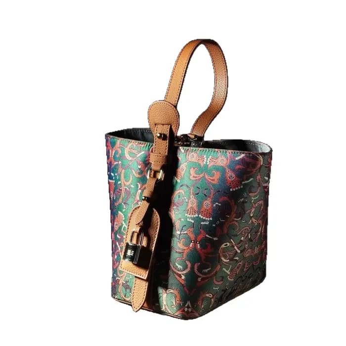 Nouvelle collection Automne Hiver 2025 : Sac seau en soie de Sichuan style panier de légumes