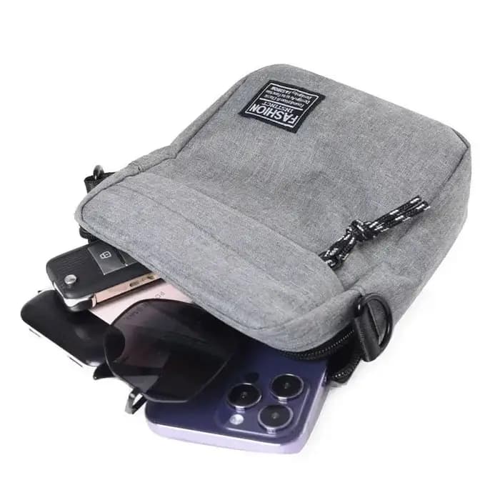 Sac pour homme, disponible en version à porter sur une épaule ou en bandoulière