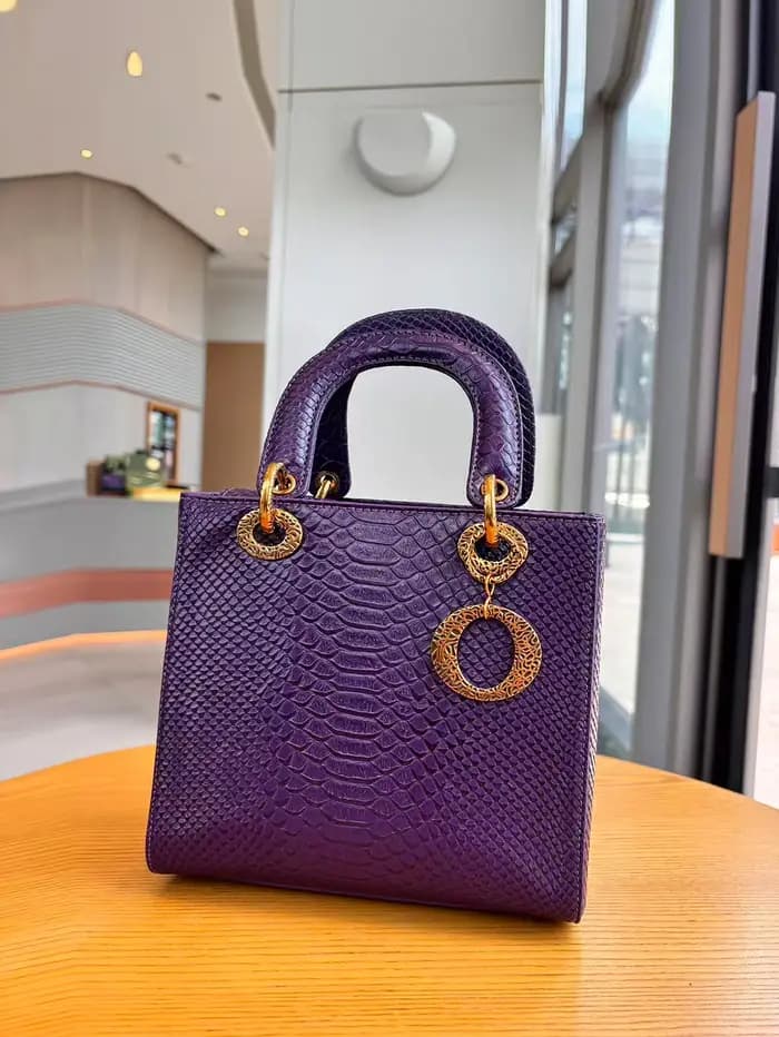 2025 nouvelle mode luxe serpent dame sac à main niche design texture avancée tempérament exotique petit sac banlieue Joker épaule moi