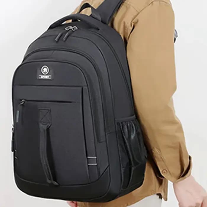 Le sac à dos pour hommes convient aux voyages d'affaires. Il a un design à main avec plusieurs poches et est un sac de livre.