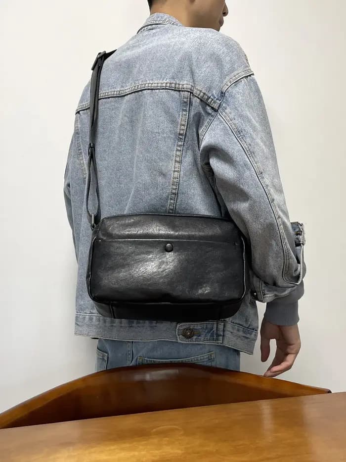 Sac à bandoulière noir en cuir véritable pour hommes, voyage en plein air de bonne qualité, sac à bandoulière décontracté de styliste fait à la main en cuir de vache