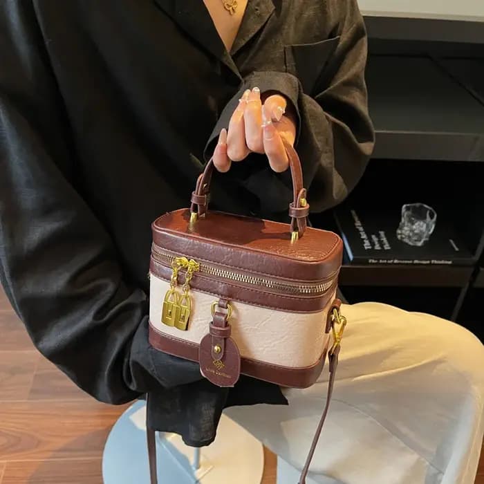 Sac Seau Rétro Tendance 2025 – Nouveau Sac de Maquillage Simple Style Boîte