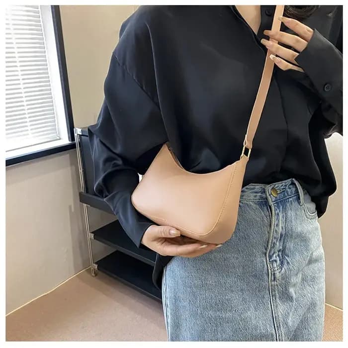 Sac à main tendance et élégant de couleur unie