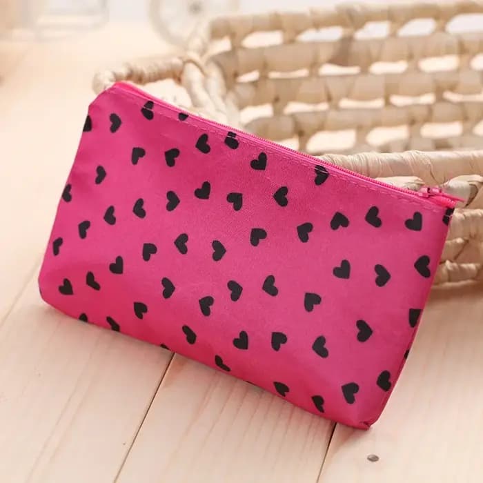 Trousse de maquillage à fermeture éclair motif cœur pour femme