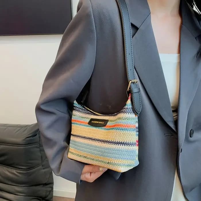 Sac fourre-tout bohème rayé avec garniture en cuir