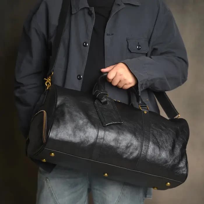 Sac de week-end en cuir vieilli artisanal - Sac de voyage rustique avec ferrures en laiton