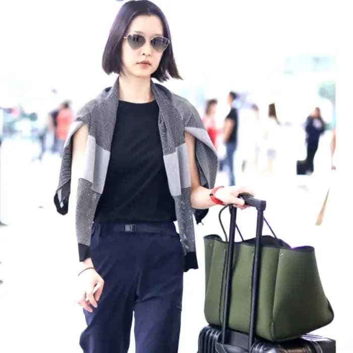 Sac à bandoulière de voyage en néoprène perforé pour femme avec petite pochette