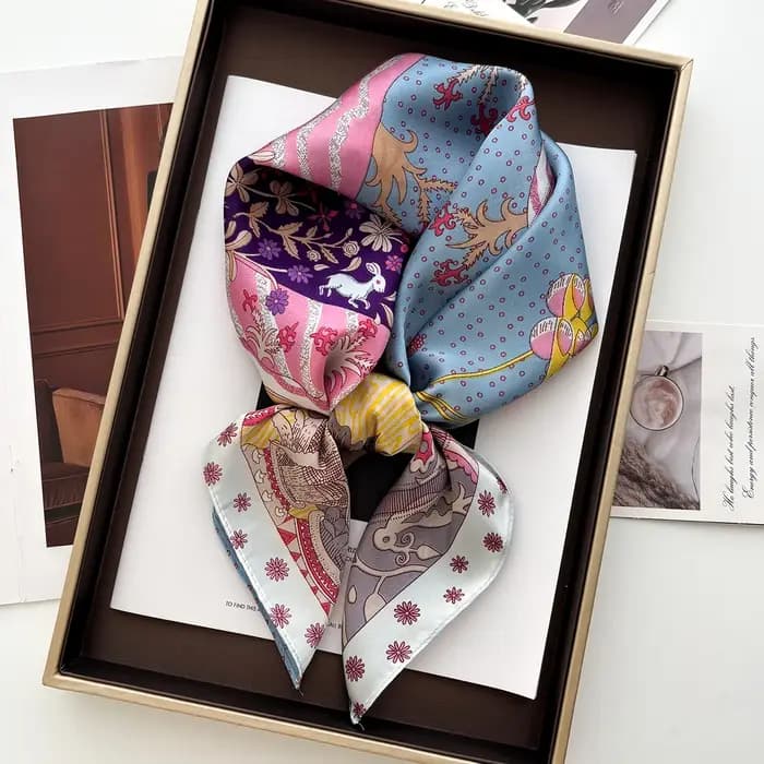 Foulard carré de luxe en soie pour femmes