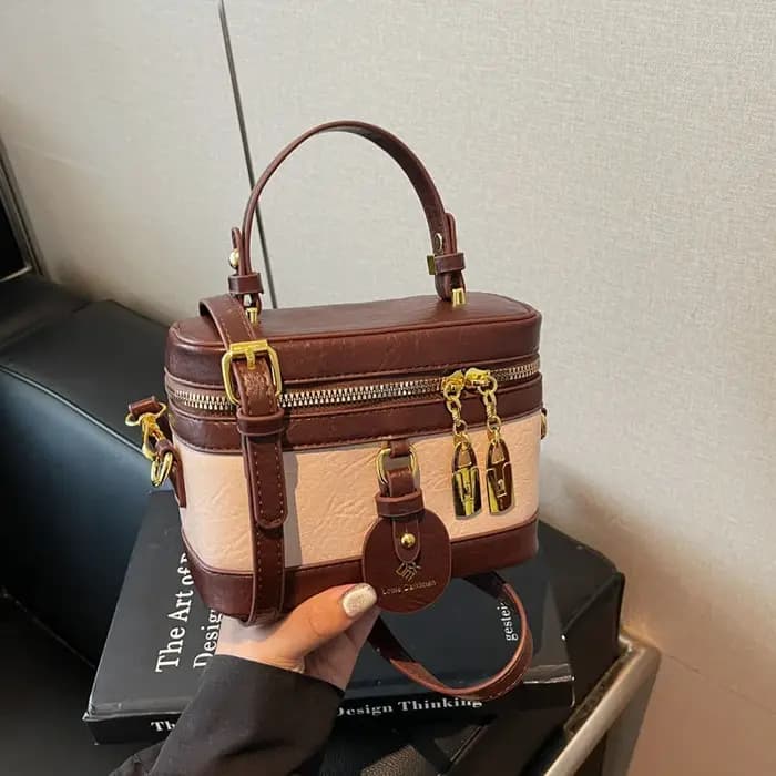 Sac Seau Rétro Tendance 2025 – Nouveau Sac de Maquillage Simple Style Boîte