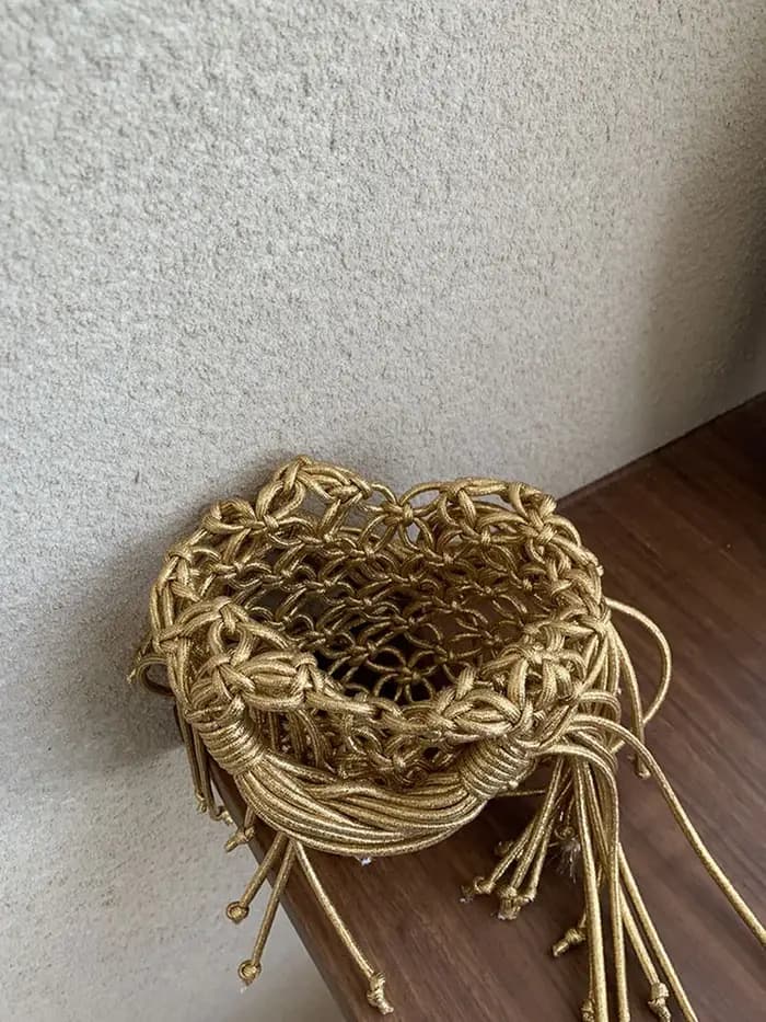Nouveauté été : Sacs à bandoulière en macramé tressé à la main avec perles en bois et pompon