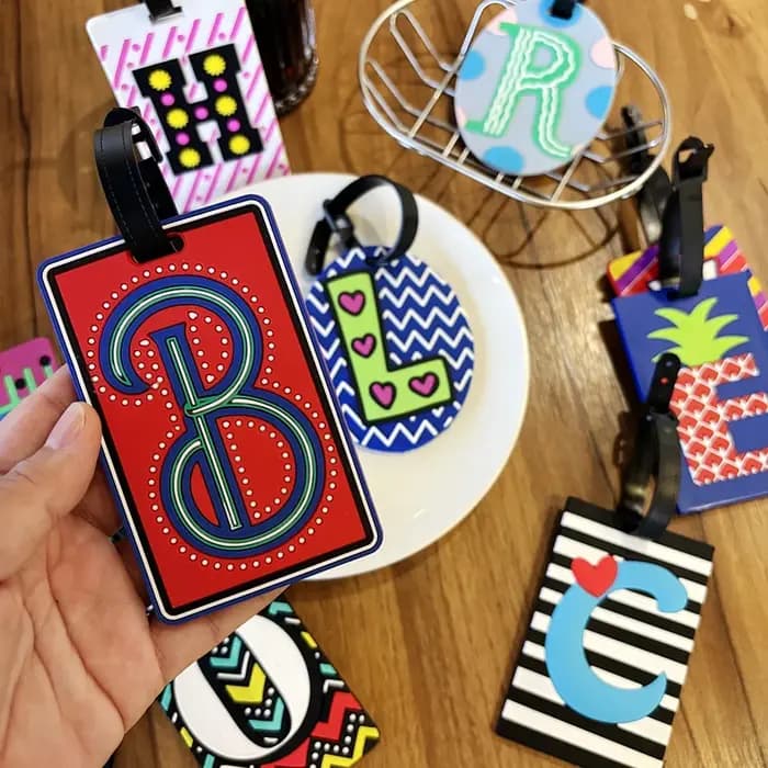 1 pièce d'étiquette de bagage avec lettre majusculale