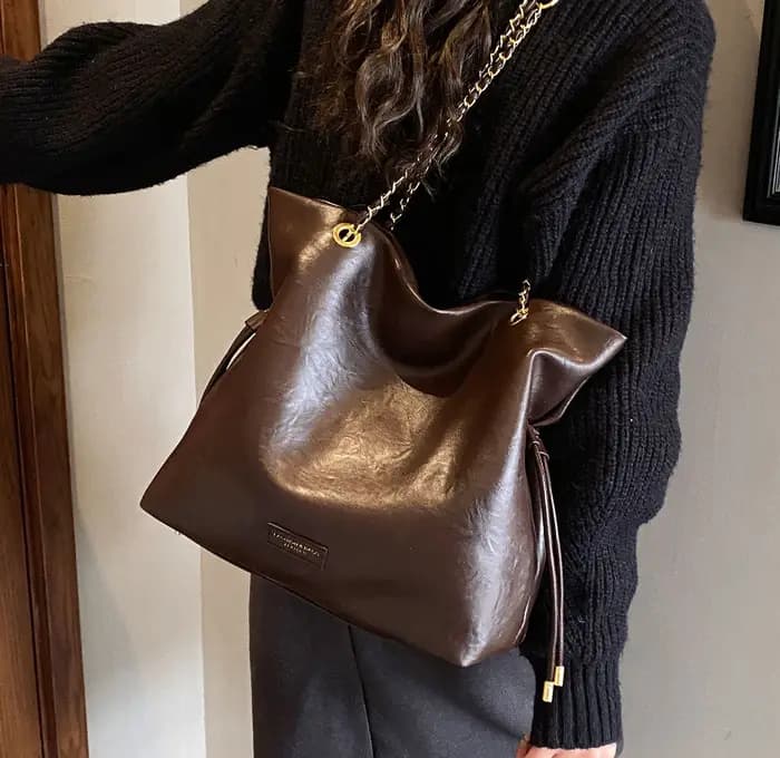 Nouveau sac fourre-tout décontracté pour femmes, grande capacité, tendance et polyvalent, sac à band