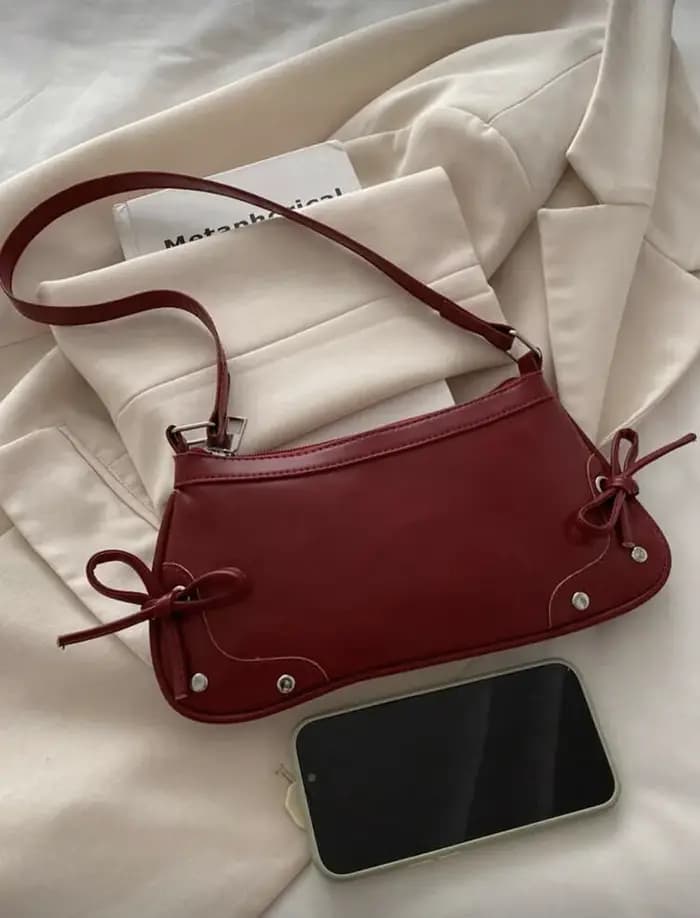 Nouveau sac à bandoulière tendance avec design bicolore. Sac pliable à porter sous le bras