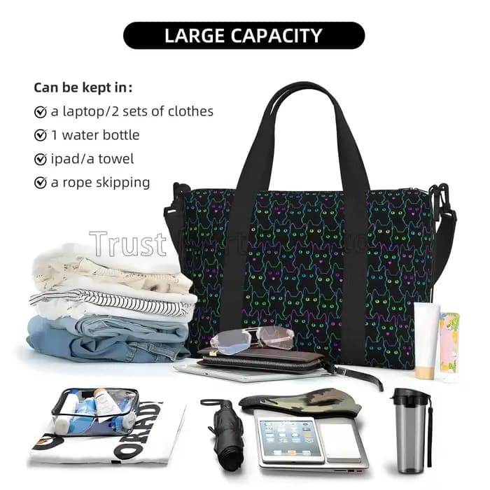 Sac polochon de voyage avec chats noirs de dessin animé mignon, sac de week-end personnalisé avec bandoulière, sacs de sport, de sport, de nuit pour femmes