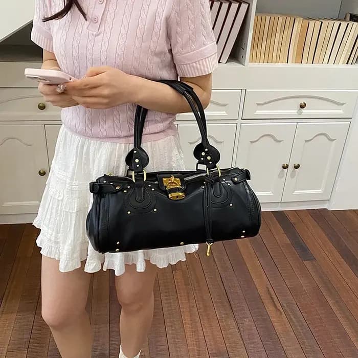 Sac à bandoulière pour femme avec fermeture éclair au design célèbre