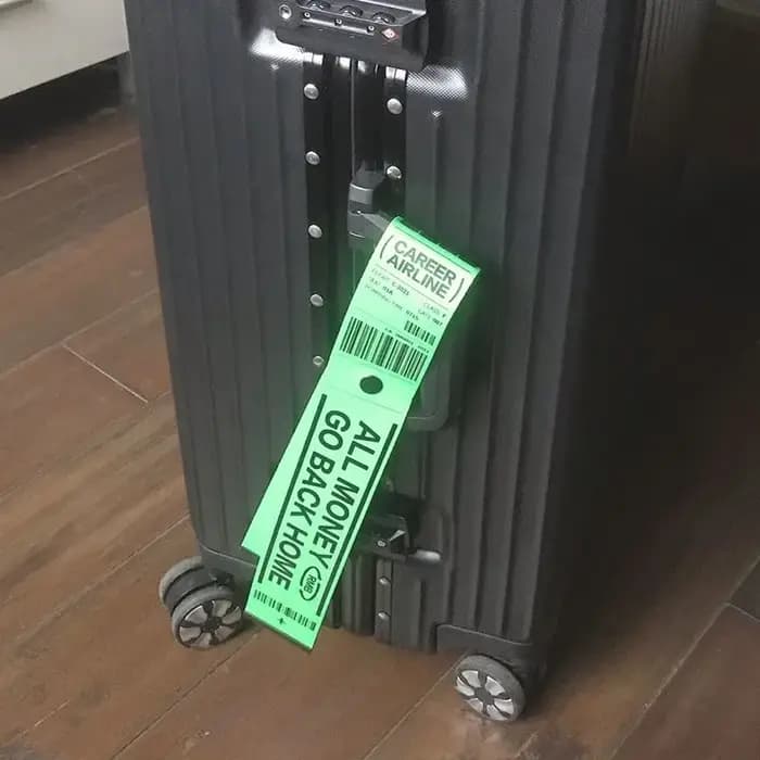 Étiquettes de bagage pour valises
