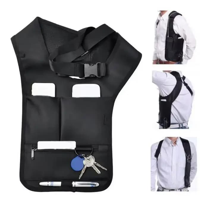 Sac bandoulière noir dissimulé sous le bras