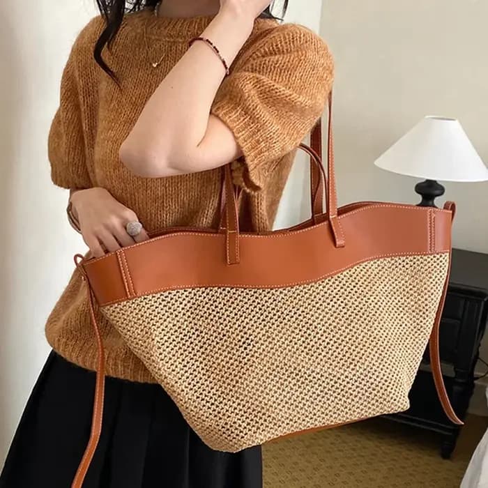 Sac fourre-tout en paille tressée avec garniture en cuir