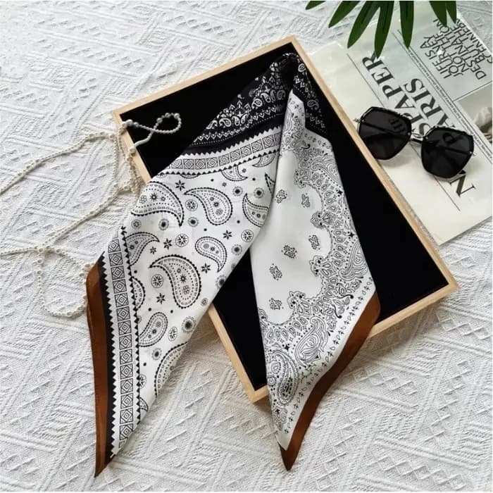 Foulard carré de luxe 100% Soie de Mûrier 70cm