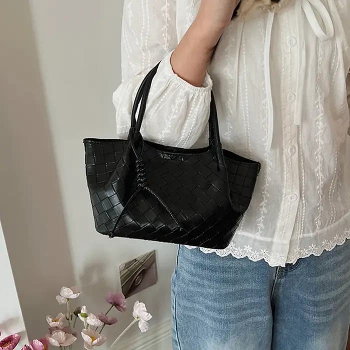 Nouveau sac seau tissé haut de gamme version coréenne, sac à bandoulière décontracté pour le quotidien, sac à main argenté tendance, sac bandoulière pour femme