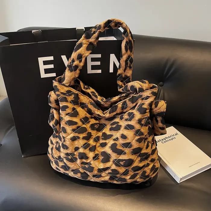 Sac à main en tissu imprimé léopard