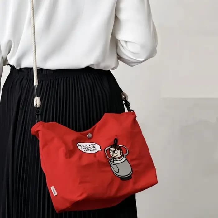 Nouveau sac bandoulière brodé de la série Moomins