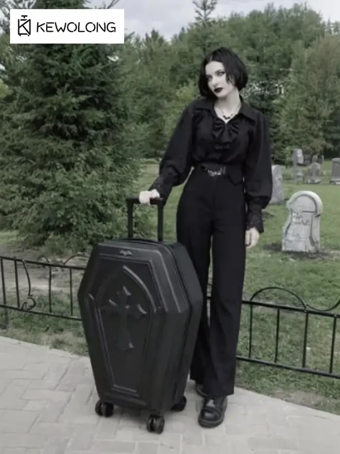 Valise rigide motif croix gothique 3D en relief
