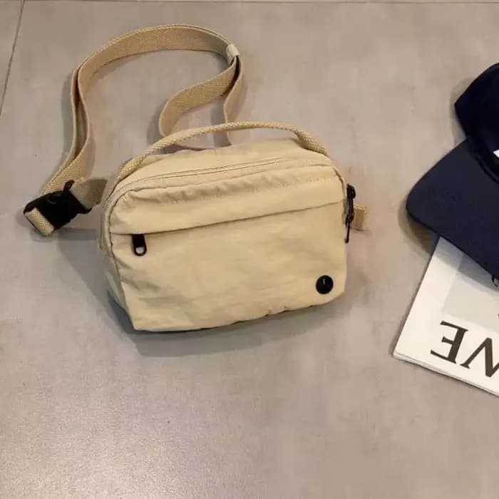 Sac bandoulière carré en toile de nylon coloré
