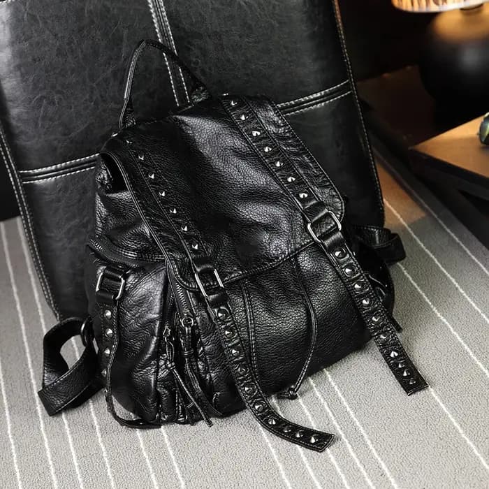 2022 New Rivet Designer Backpacks Women Genuine Sheep Leather
