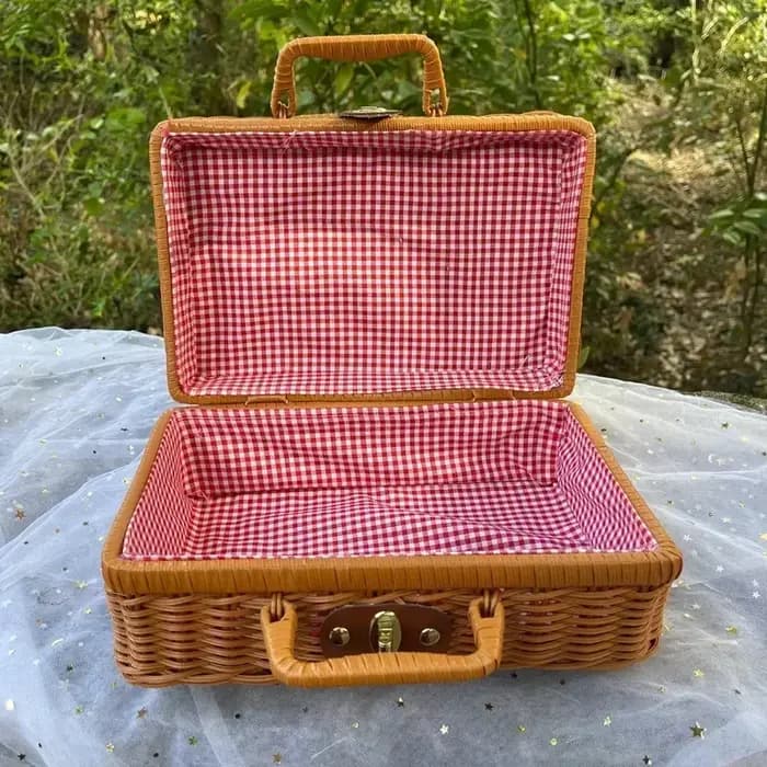 Valise rétro en rotin faite à la main
