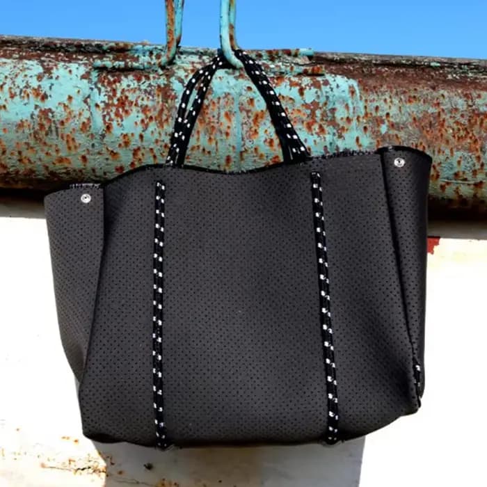 Sac à bandoulière de voyage en néoprène perforé pour femme avec petite pochette