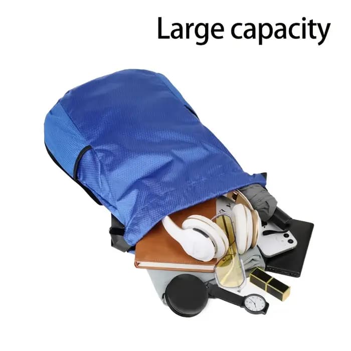 Un grand sac à dos multifonctionnel avec une sangle simple