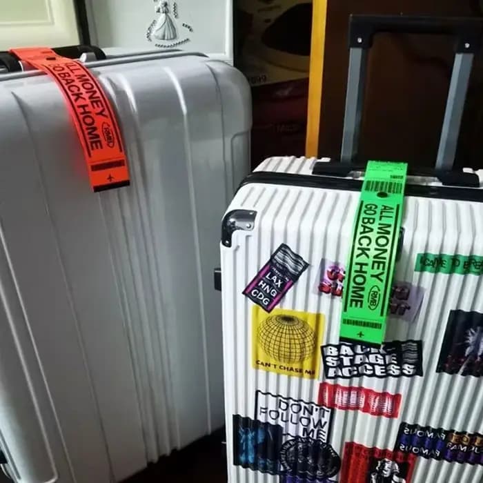 Étiquettes de bagage pour valises