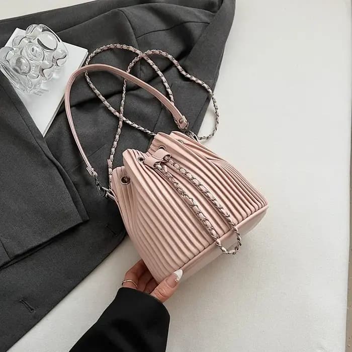 Sac noir pour femmes, sac à bandoulière tendance avec design plissé, sac seau à cordon, sac bandouli