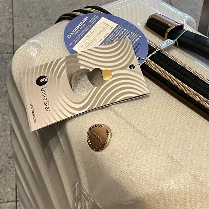 Valise ultra-légère en fibre de carbone - 1